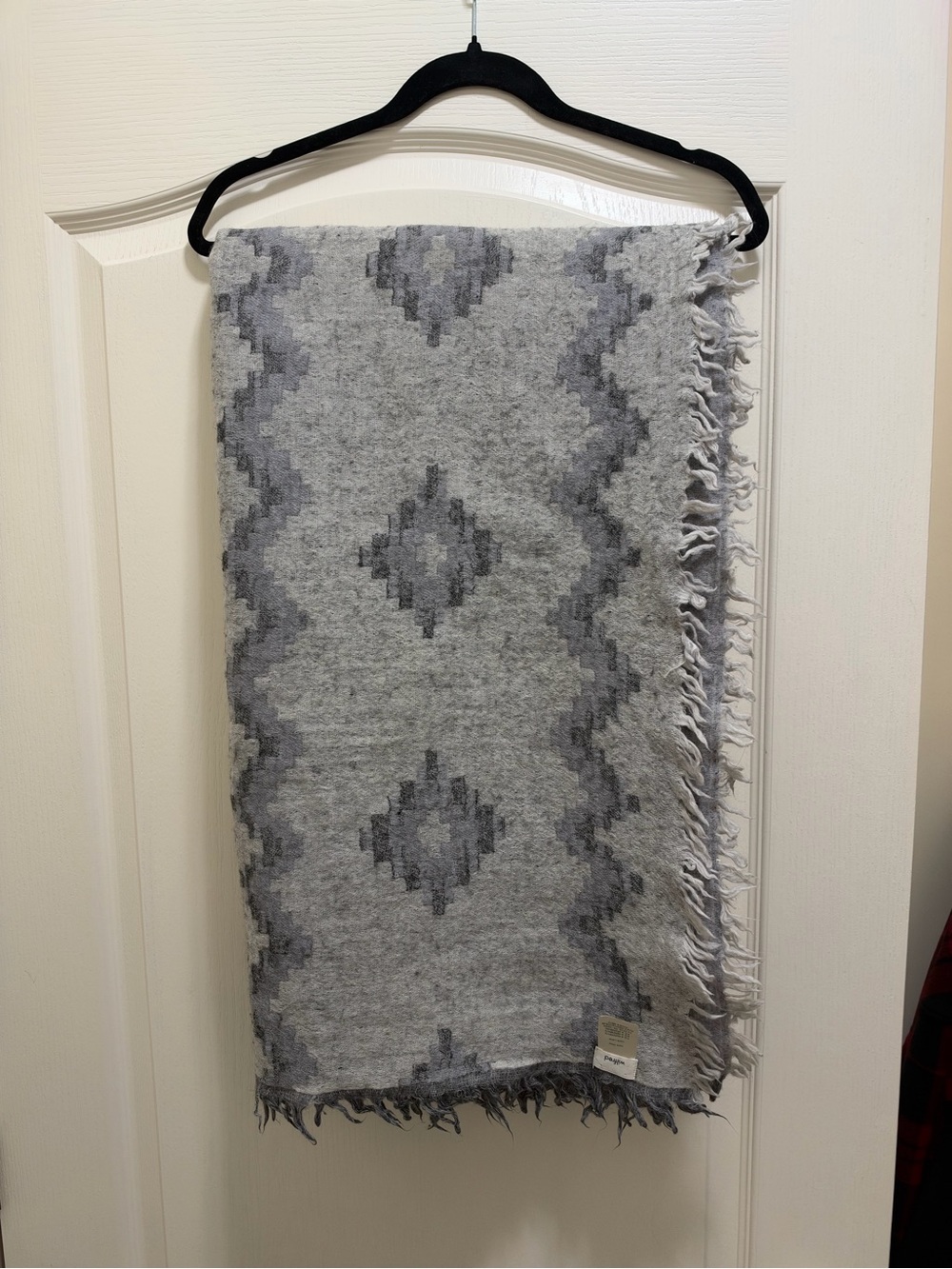 Aritzia Gray Geometric Fringed Wrap